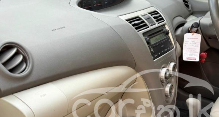 TOYOTA YARIS 2012