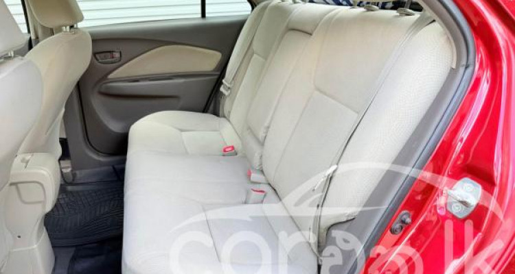 TOYOTA YARIS 2012