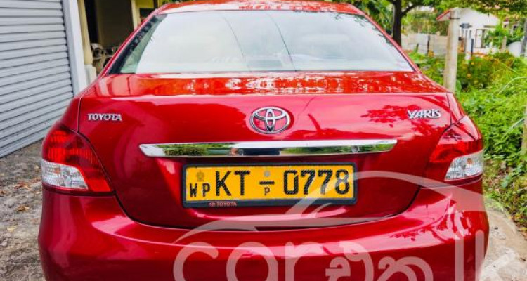 TOYOTA YARIS 2012