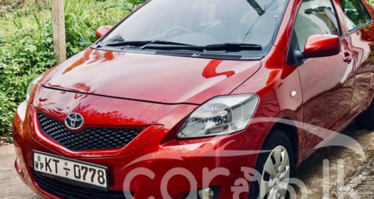TOYOTA YARIS 2012