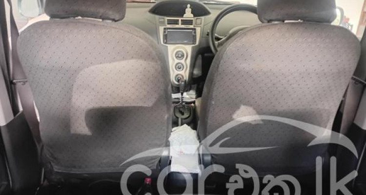 TOYOTA VITZ 2010