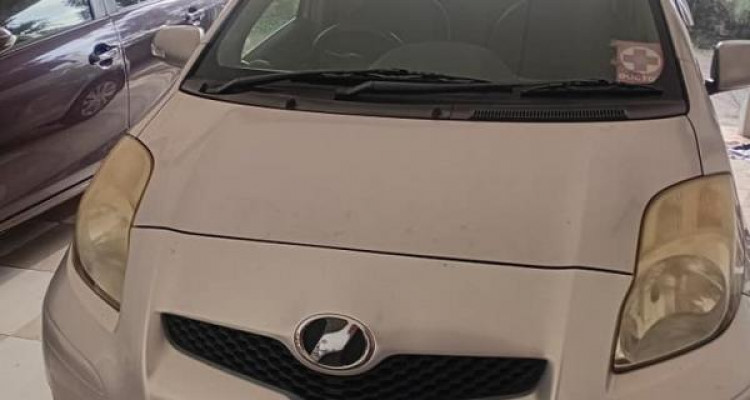 TOYOTA VITZ 2010