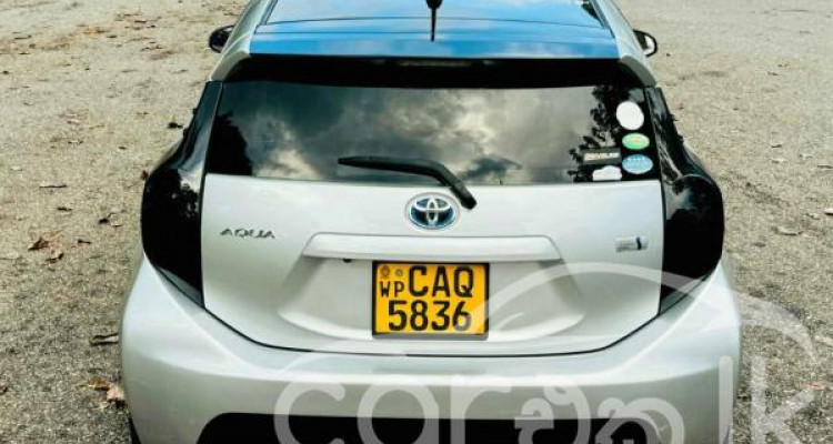TOYOTA AQUA 2013