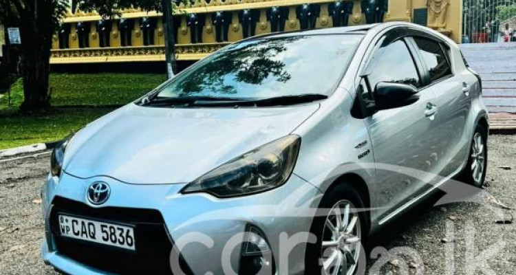 TOYOTA AQUA 2013