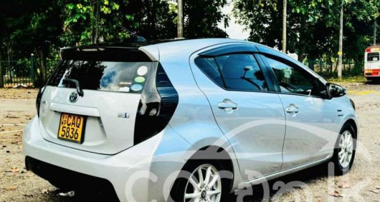 TOYOTA AQUA 2013