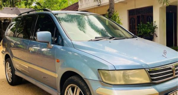 MITSUBISHI GRANDIS 2000