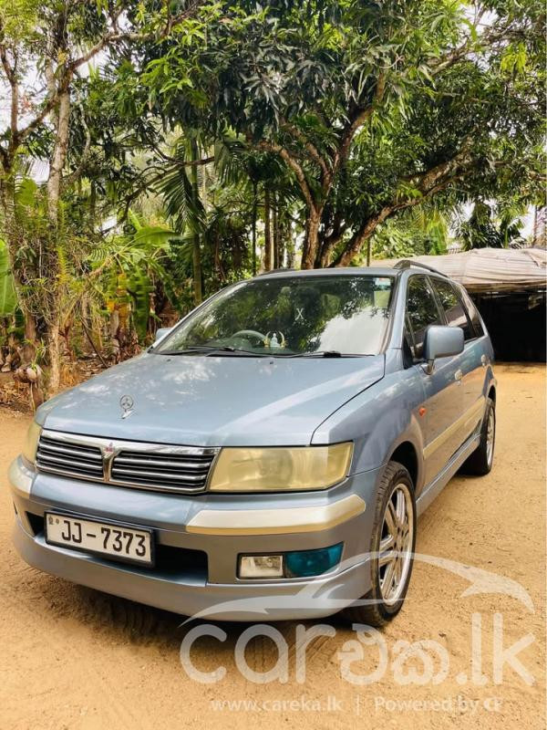 MITSUBISHI GRANDIS 2000