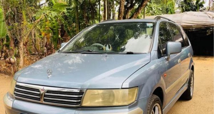 MITSUBISHI GRANDIS 2000