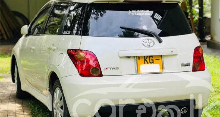 TOYOTA IST 2004