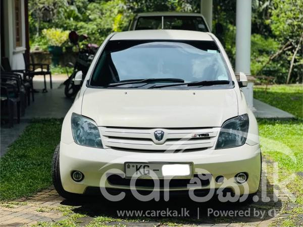 TOYOTA IST 2004