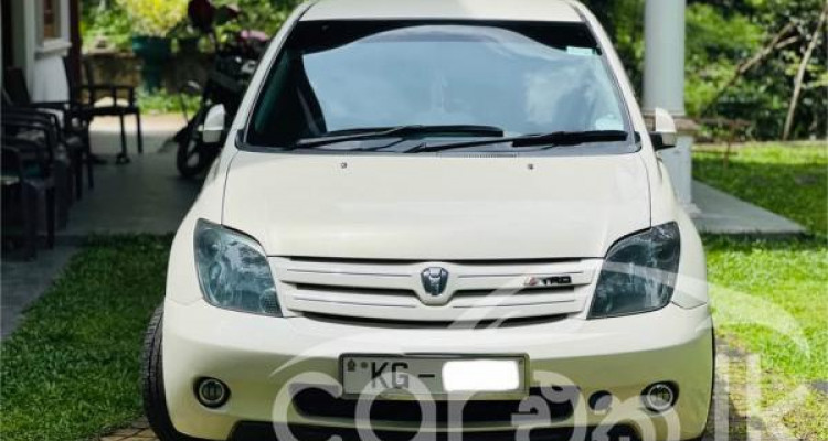 TOYOTA IST 2004