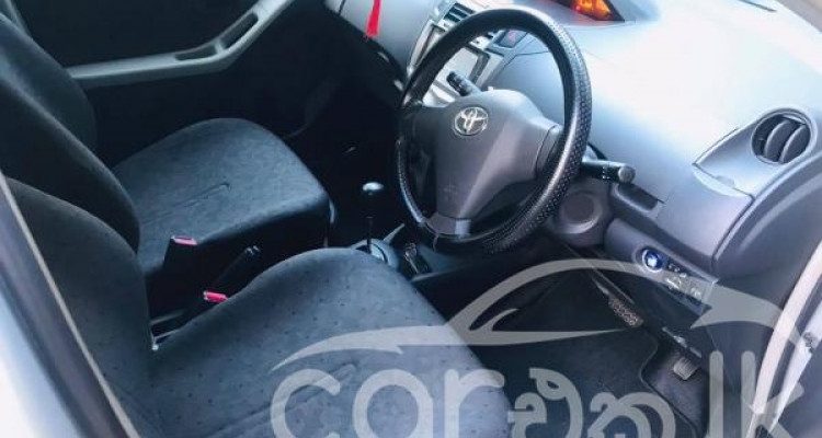 TOYOTA VITZ 2009