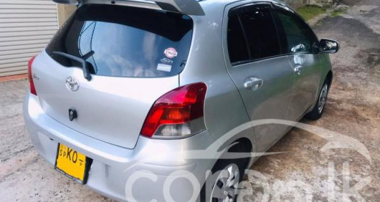 TOYOTA VITZ 2009