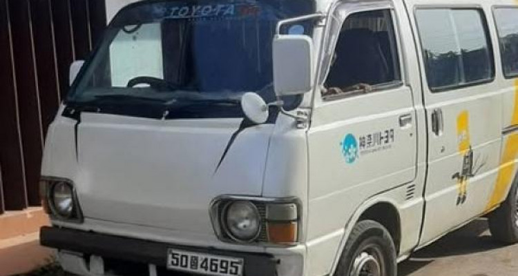 TOYOTA LH30 1982