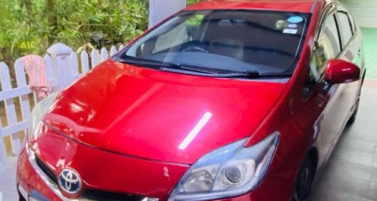 TOYOTA PRIUS 2014