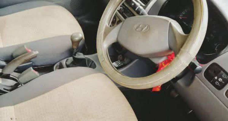 HYUNDAI ACCENT 2001