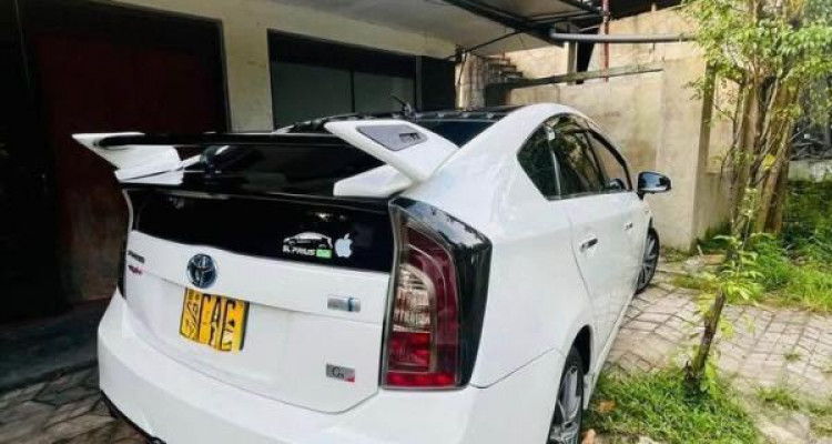 TOYOTA PRIUS 2012