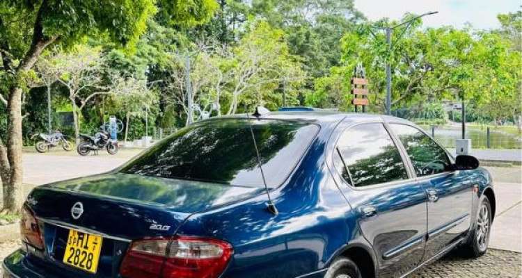NISSAN CEFIRO 2000