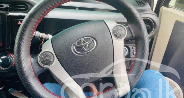 TOYOTA AQUA 2013