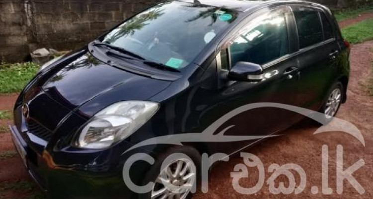 TOYOTA VITZ 2010