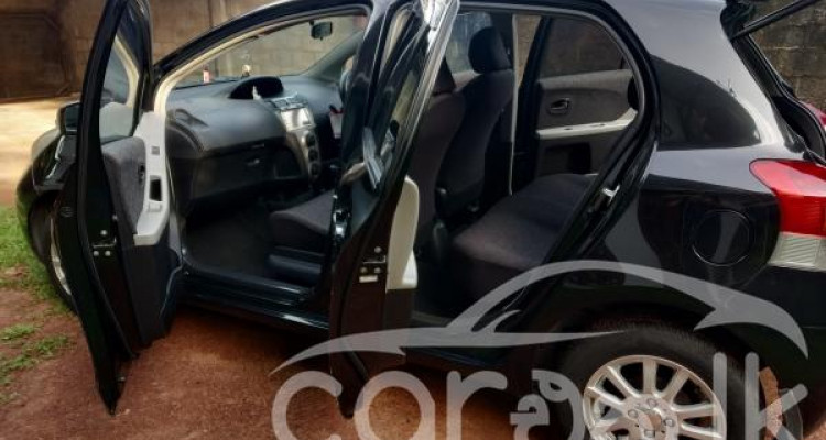 TOYOTA VITZ 2010