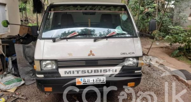 MITSUBISHI DELICA 1981