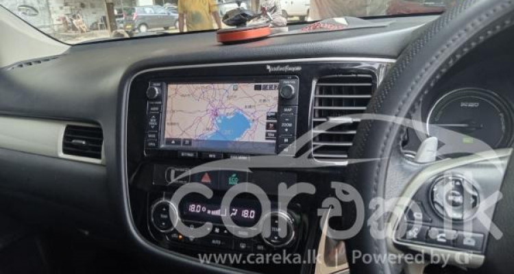 MITSUBISHI OUTLANDER 2013