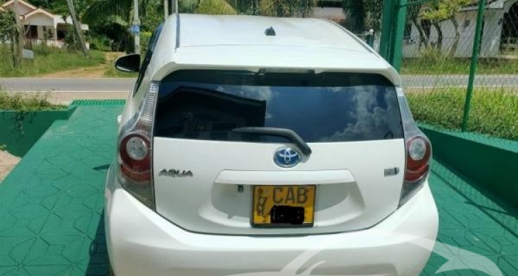 TOYOTA AQUA 2014