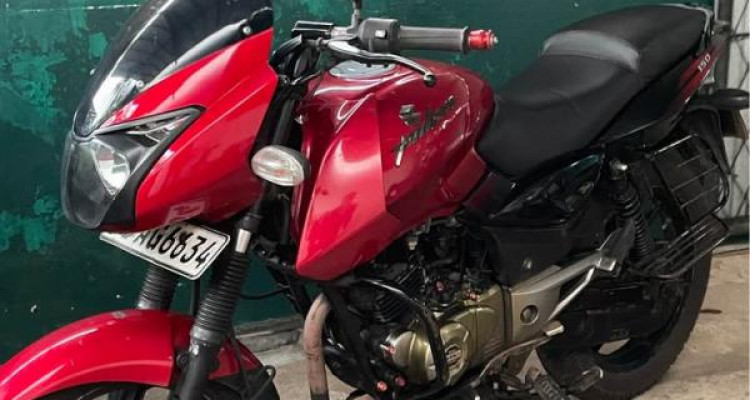 BAJAJ PULSAR 150 2013