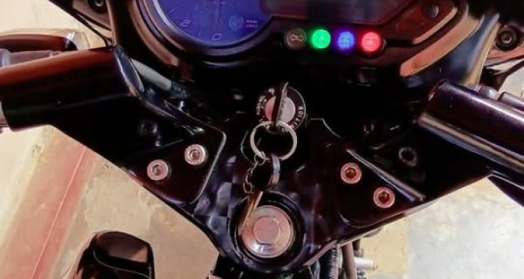 BAJAJ PULSAR 150 2016