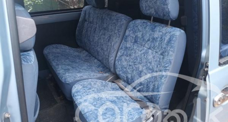 TOYOTA NOAH KR42 2000