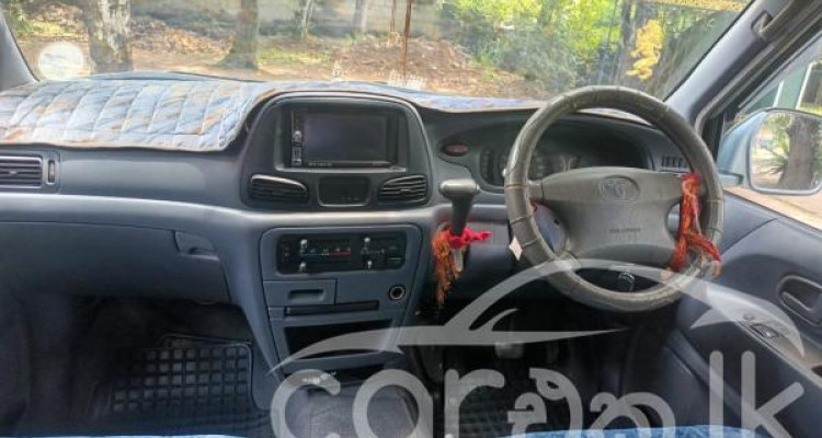 TOYOTA NOAH KR42 2000