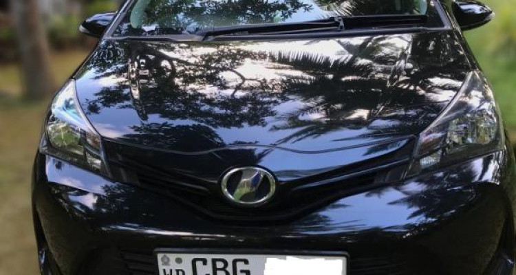 TOYOTA VITZ 2016