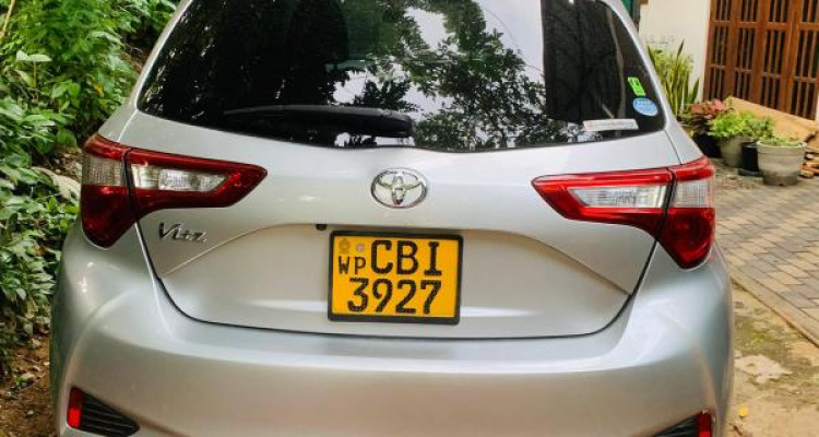 TOYOTA VITZ 2018