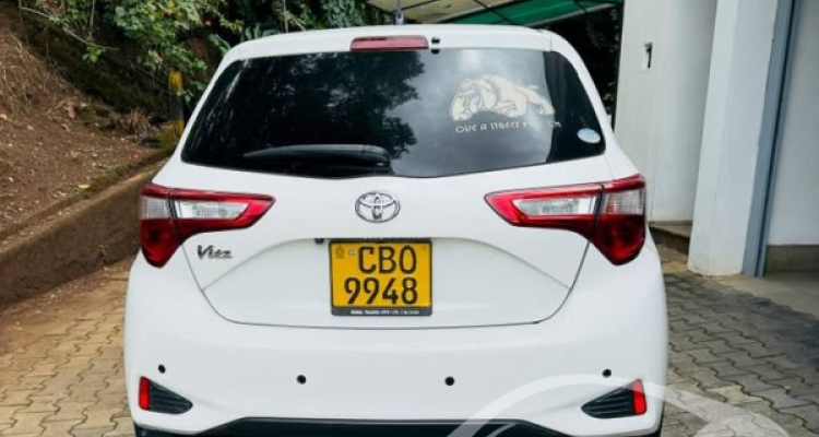 TOYOTA VITZ 2017