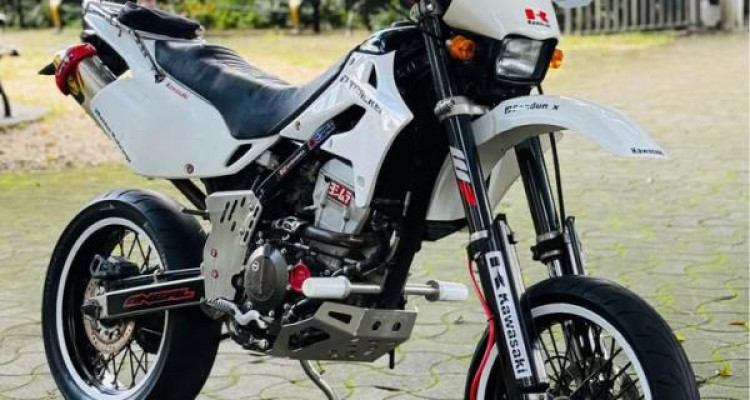 KAWASAKI D-TRACKER 2012