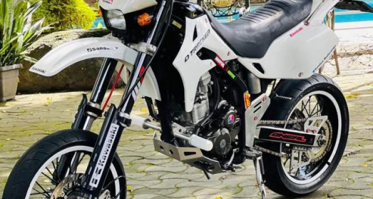 KAWASAKI D-TRACKER 2012