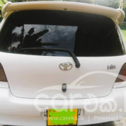 TOYOTA VITZ 2001