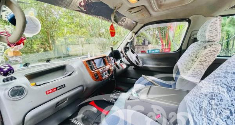 NISSAN CARAVAN E25 2002