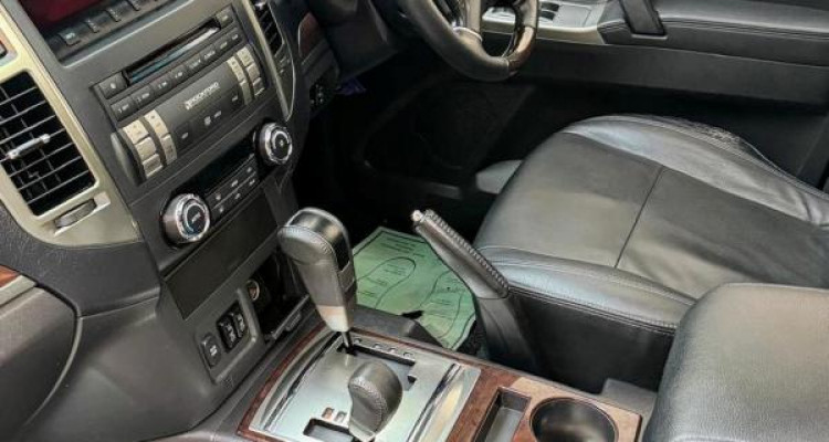 MITSUBISHI MONTERO 2015