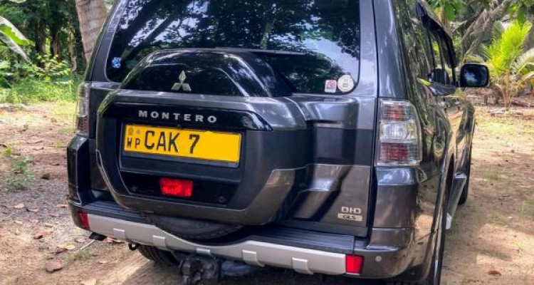 MITSUBISHI MONTERO 2015