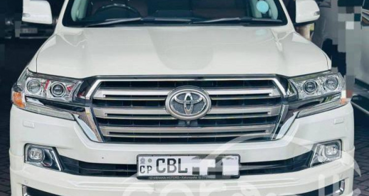 TOYOTA LAND CRUISER V8 2017