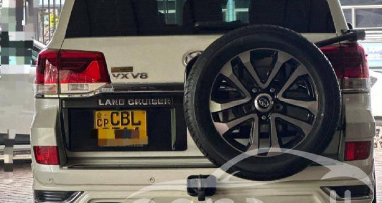 TOYOTA LAND CRUISER V8 2017