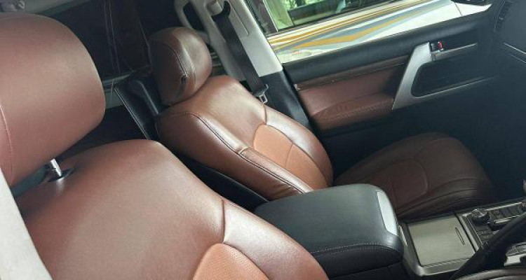 TOYOTA LAND CRUISER V8 2017