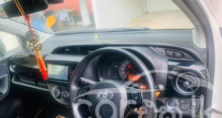 TOYOTA VITZ 2018