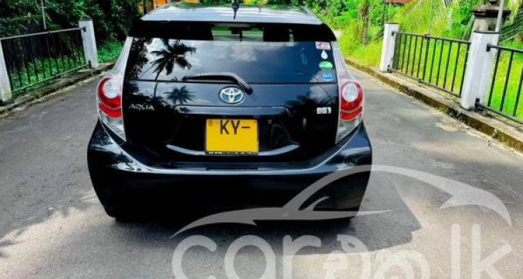 TOYOTA AQUA 2012