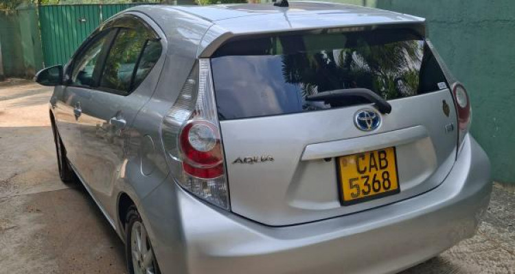 TOYOTA AQUA 2012