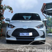 TOYOTA YARIS 2024