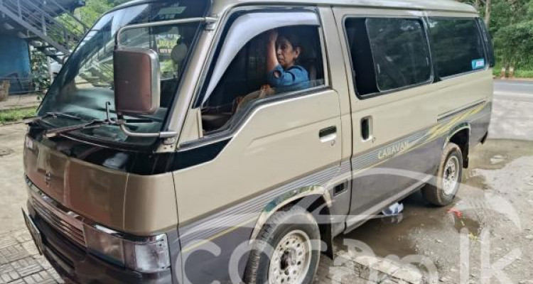 NISSAN CARAVAN 1995