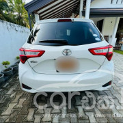 TOYOTA VITZ 2017